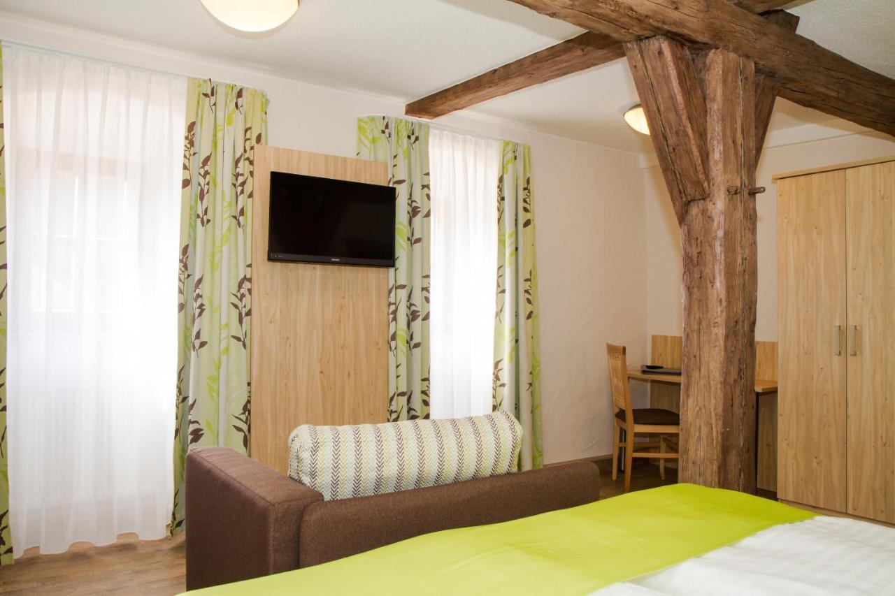 Hotel-Gasthof Blaue Traube E.K. Berching Dış mekan fotoğraf